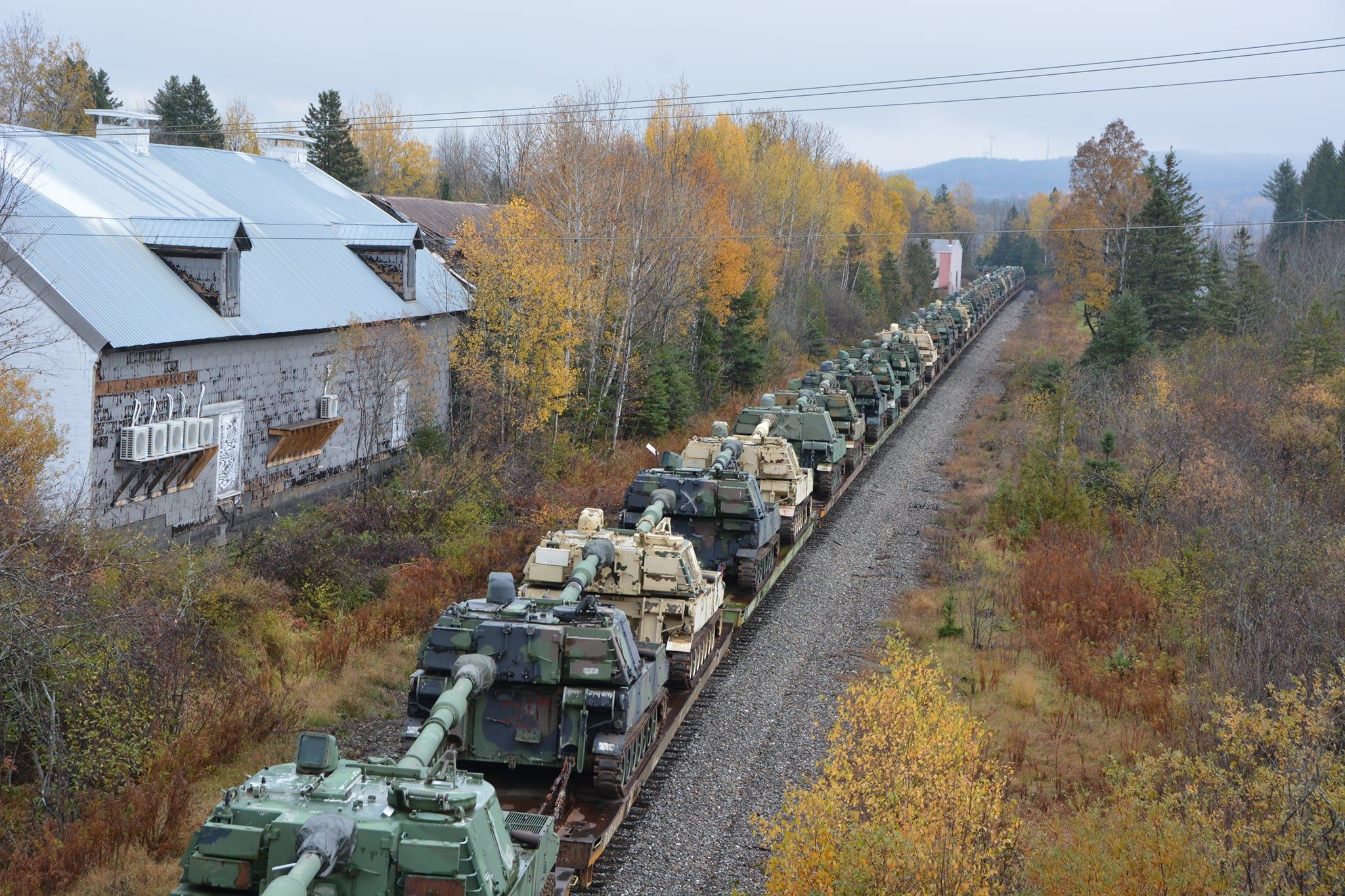 ***!!!-U.S. Moving Self-Propelled Artillery To Border with Quebec; Reports of Uniformed Chinese Troops in Canada Howitzers-Maine-2