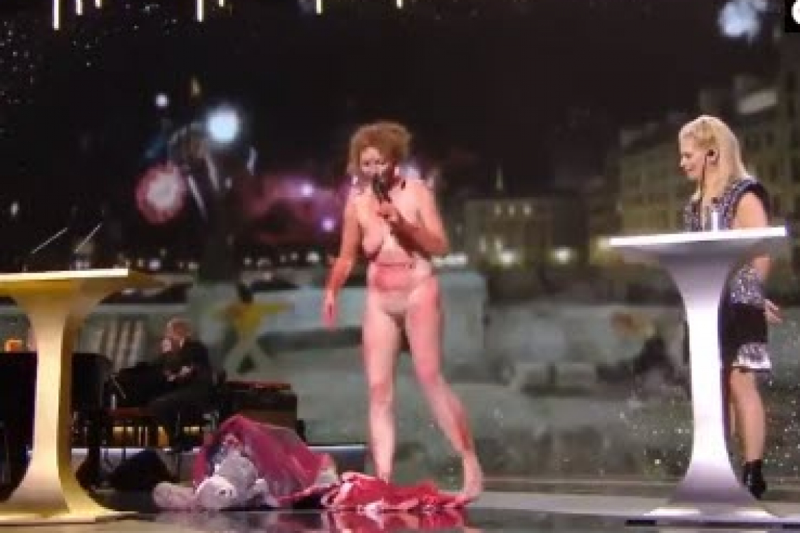 French Actress STRIPS NAKED During Awards Ceremony to protest COVID Lockdowns