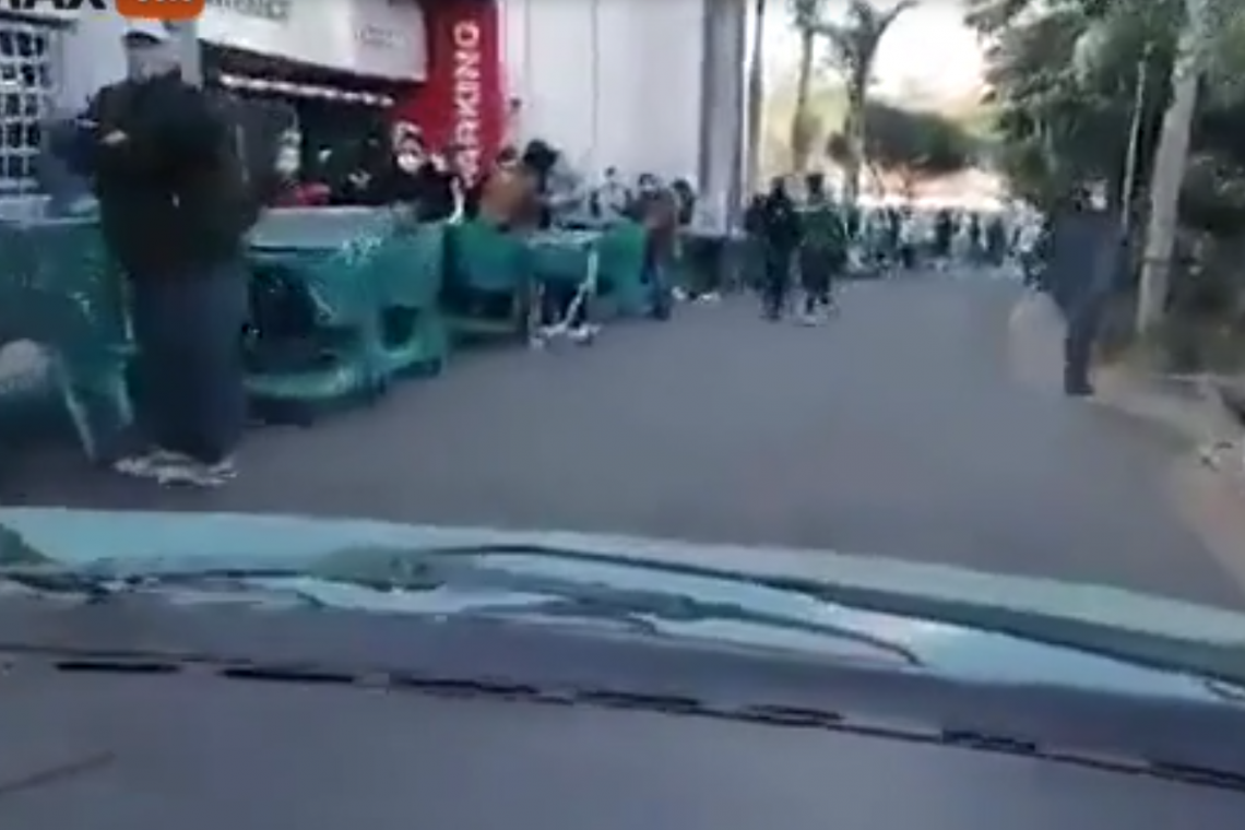 Food Is GONE in Durban, South Africa - 1km+ long line outside only functioning Supermarket
