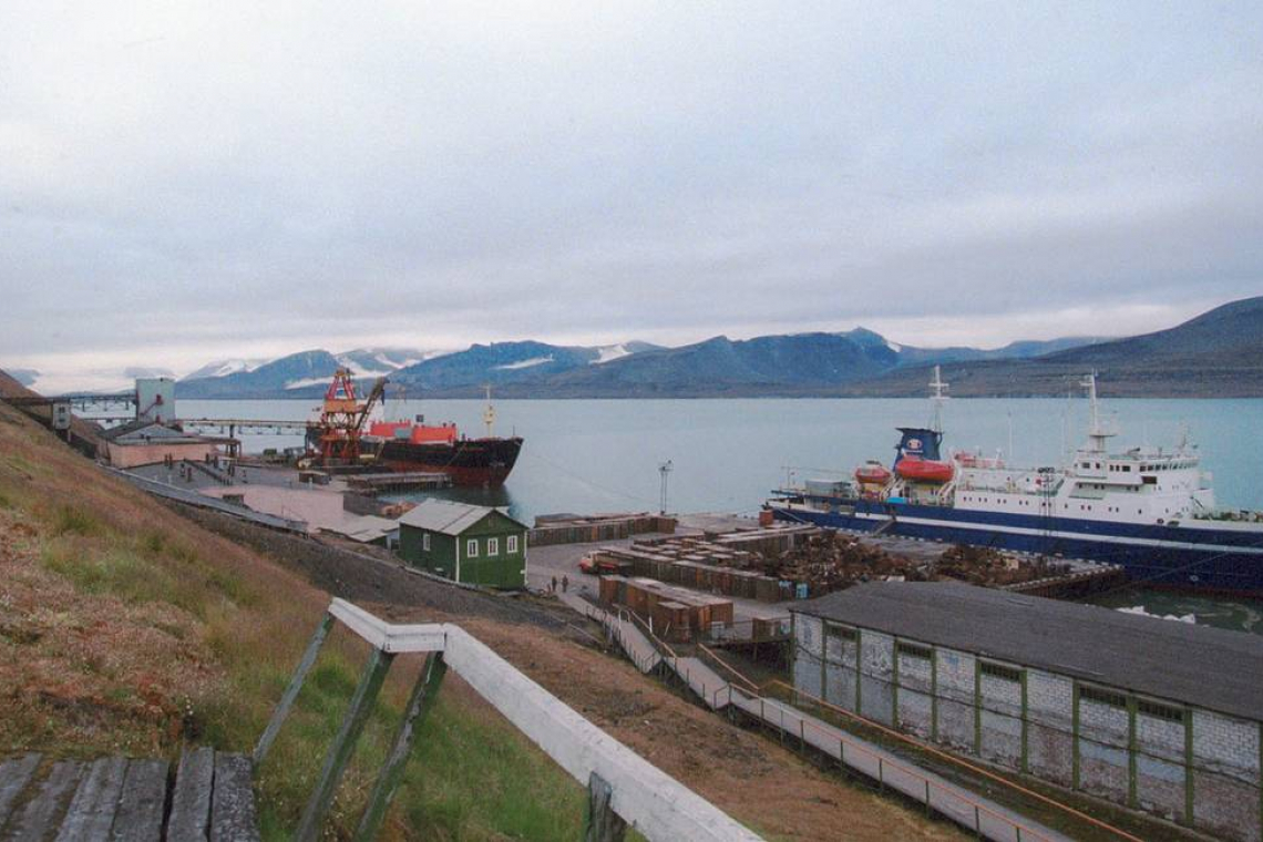 Norway Cuts-Off Food to Russian Miners on Island!