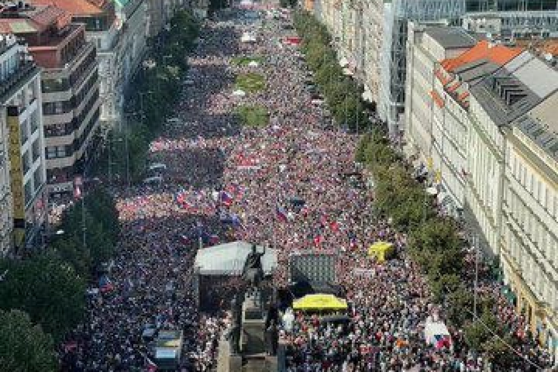 70,000 Czechs rally in Prague; Want Russian Sanctions Removed, Neutrality over Ukraine Fighting