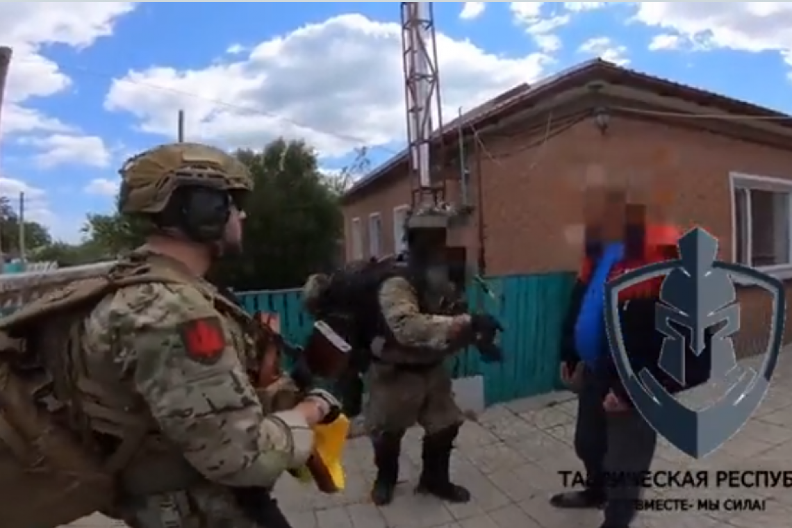 VIDEO: **AMERICAN** Troops Get Lost in Ukraine - Ask **RUSSIAN SPEAKER** for "Map"