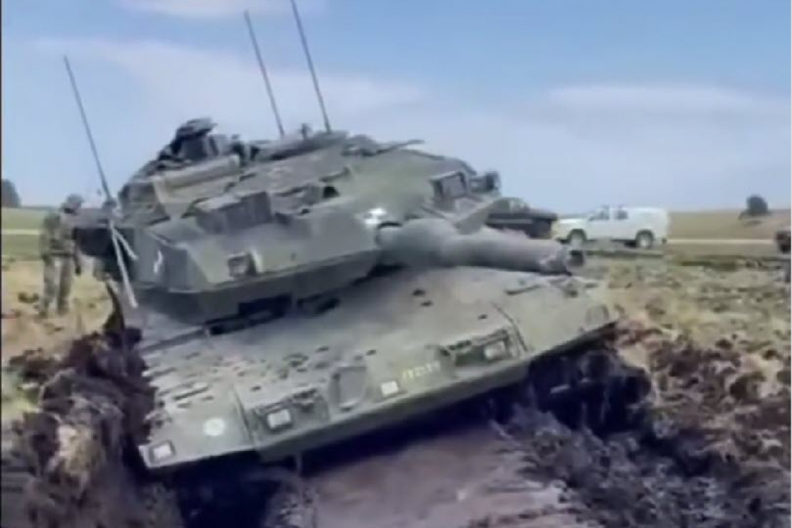 Leopard Tanks Arrive in Ukraine - Get stuck in the mud!
