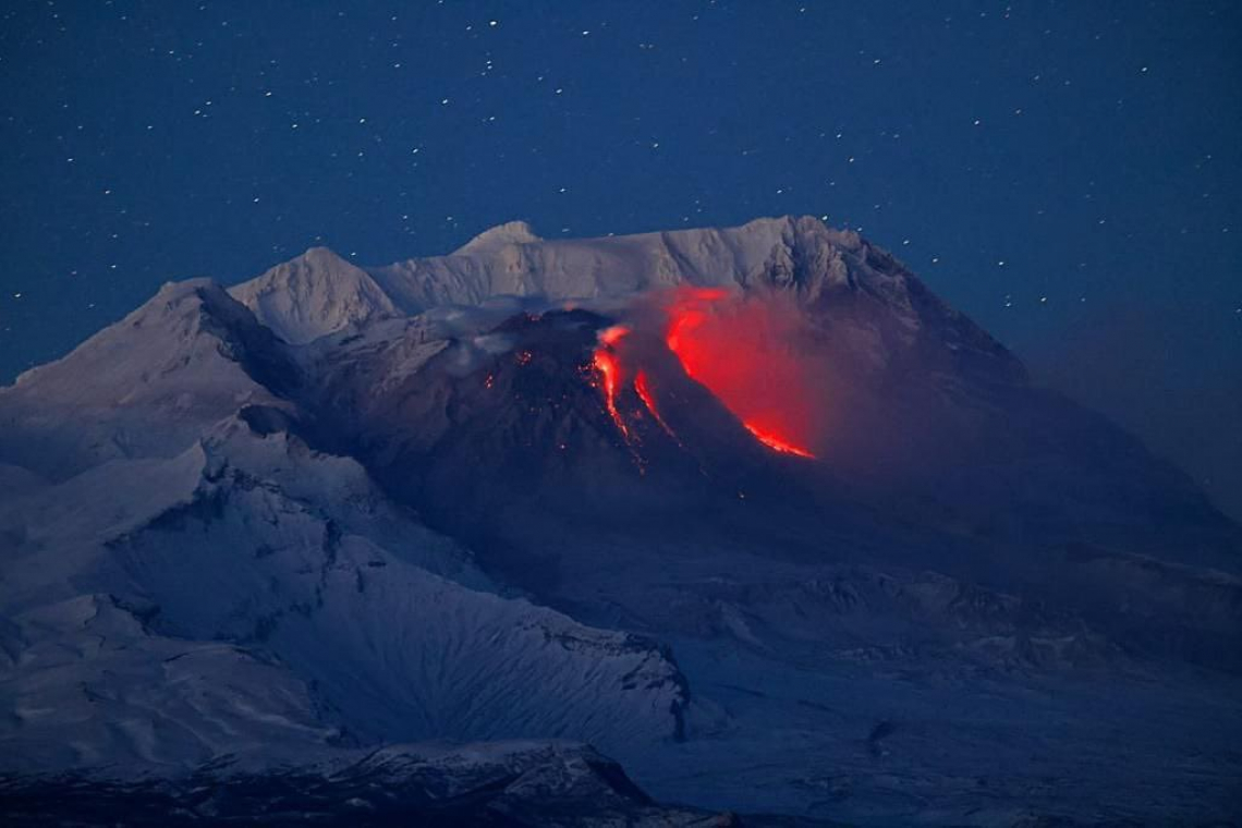 MAJOR Eruption of Russia's Shiveluch Volcano on Kamchatka Peninsula