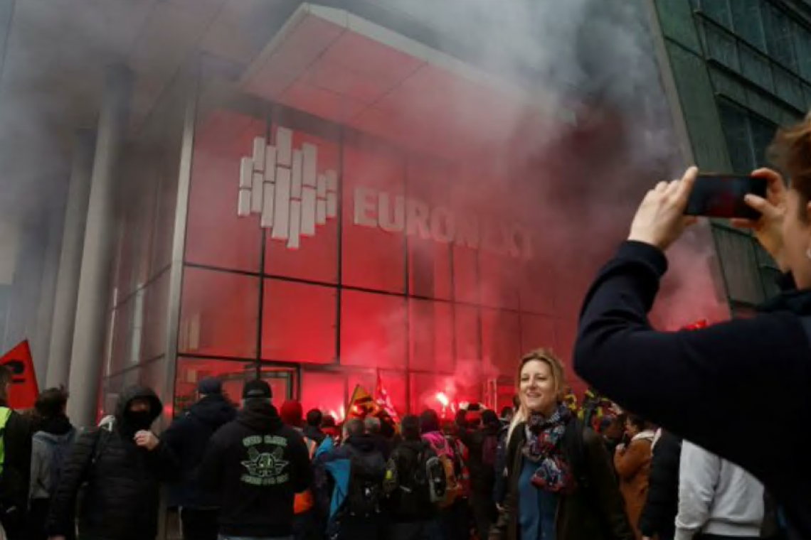 VIDEO: Paris Stock Exchange EURONEXT Building Taken Over by Protestors