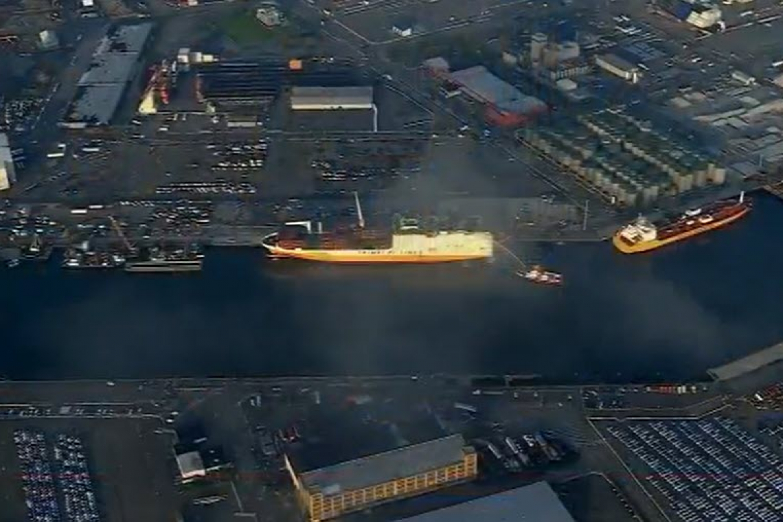 Ship Fire in Newark, NJ,  KILLS Two Firemen