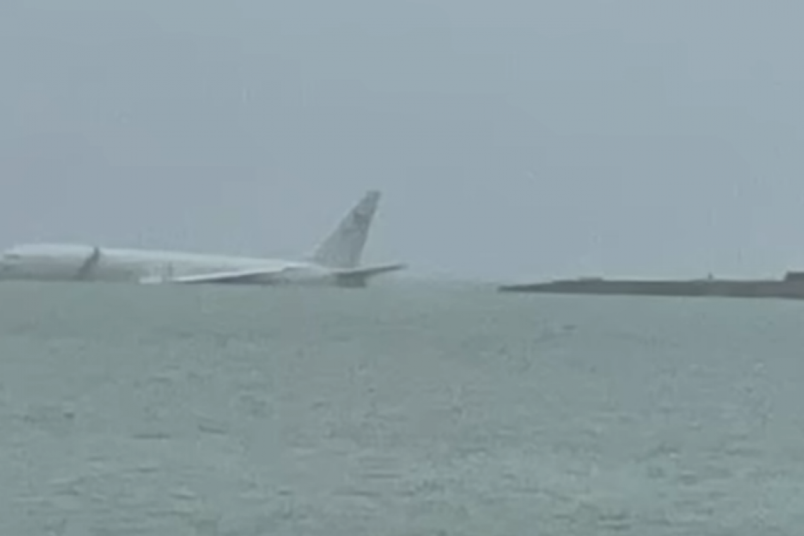 U.S. Navy Plane Overshoots Runway in Hawaii -- SPLASH!