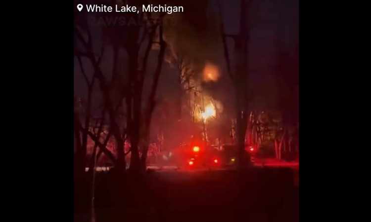 Michigan Petroleum Refinery Hit by MULTIPLE Explosions, large fire