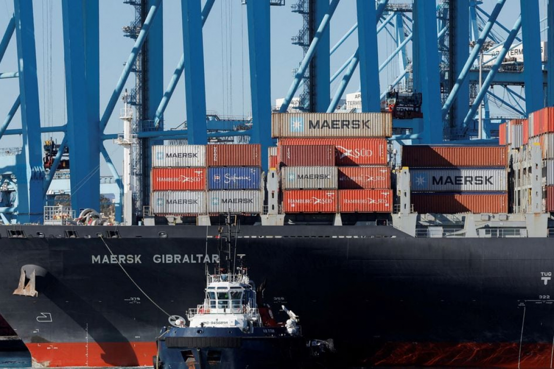 MAERSK and HAPAG-LLOYD to (Temporarily) Cease All Red Sea Shipping