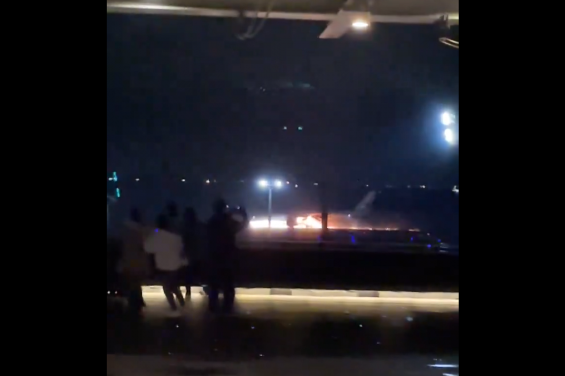 Plane Lands ON FIRE at Tokyo International Airport