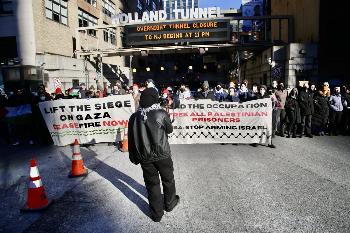 PROTESTERS HALT NEW YORK CITY TRAFFIC; BLOCK BRIDGES AND TUNNELS &amp; NY Stock Exchange Entrance