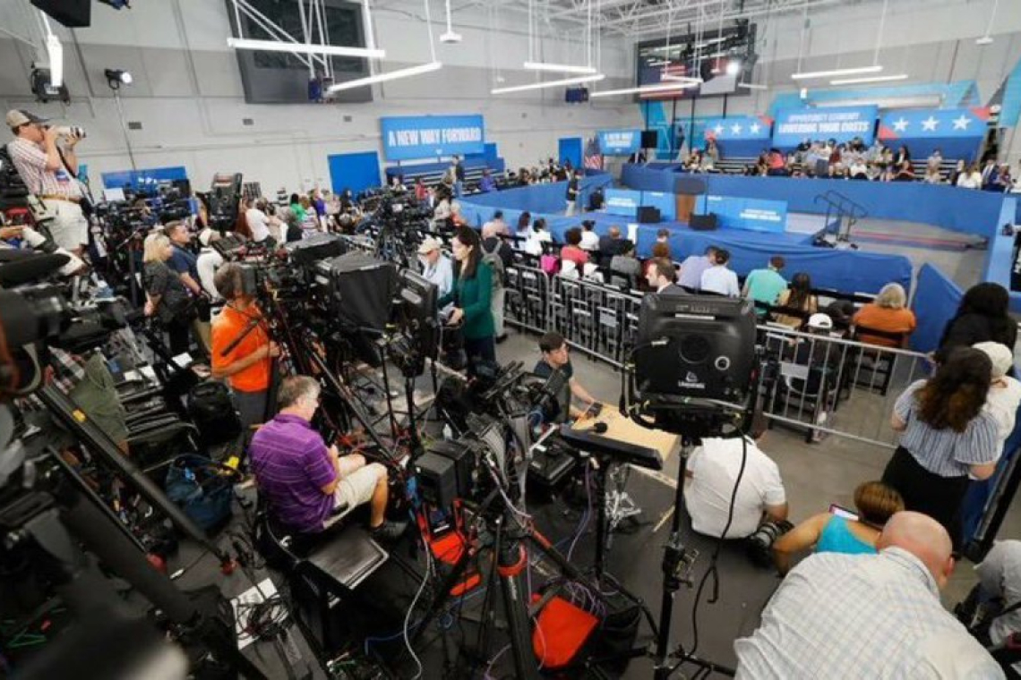 Kamala Harris &quot;Rally&quot; - 200 People counting the Press!