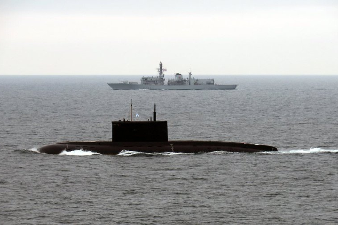 British Navy Shadows Russian Submarine in English Channel as Four Russian Vessels Enter UK Waters