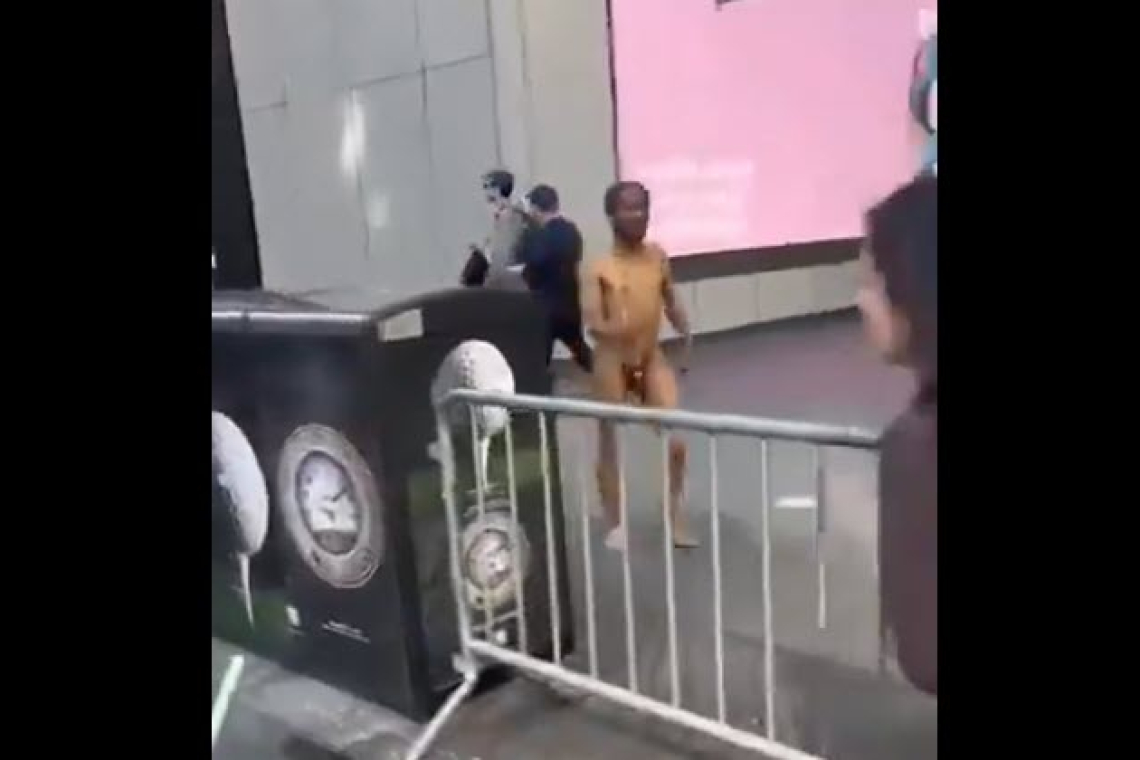 VIDEO: Naked Man Armed With Stick Whipping People on New York City Street