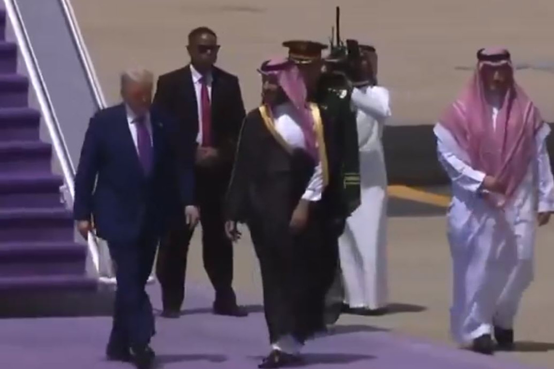 Saudi Crown Prince PERSONALLY Greets Trump on TARMAC