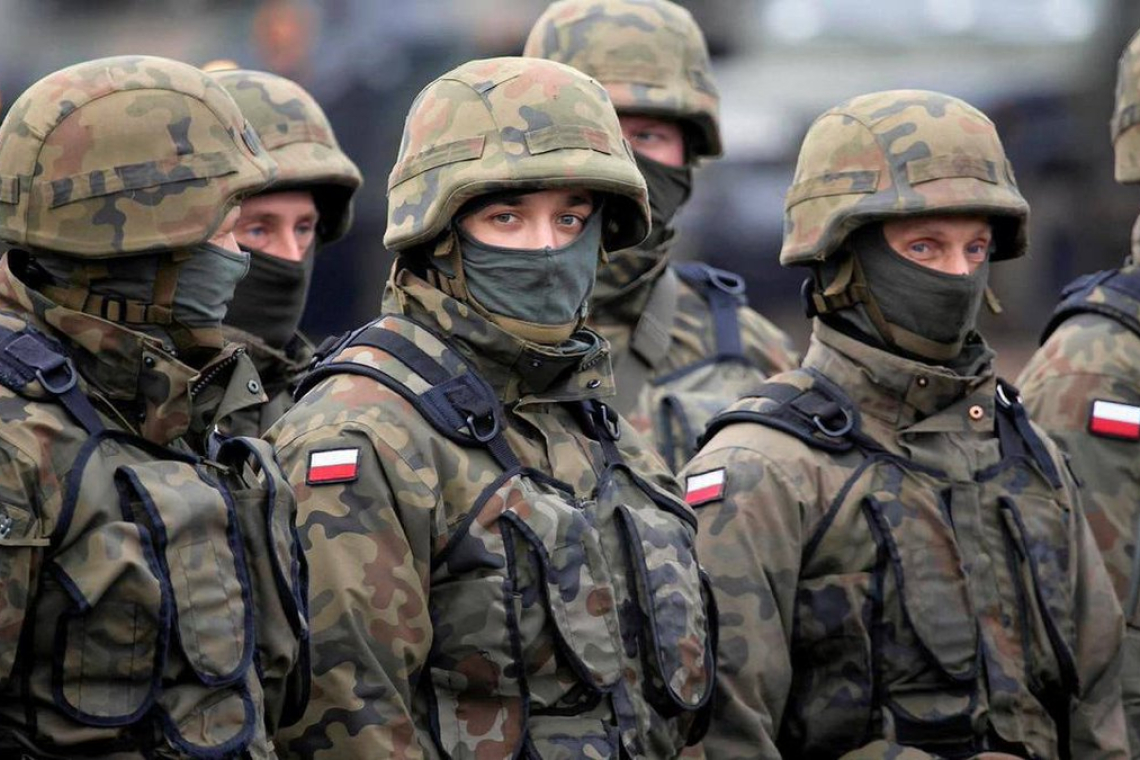 Poland Deploys 40,000 Troops to Border with Belarus