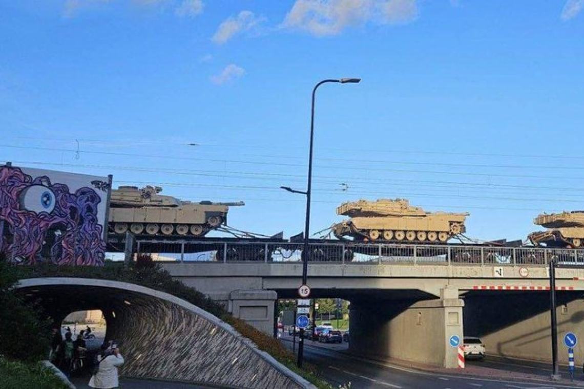 Trainload U.S. Tanks Seen in Estonia Moving Toward Russia Border