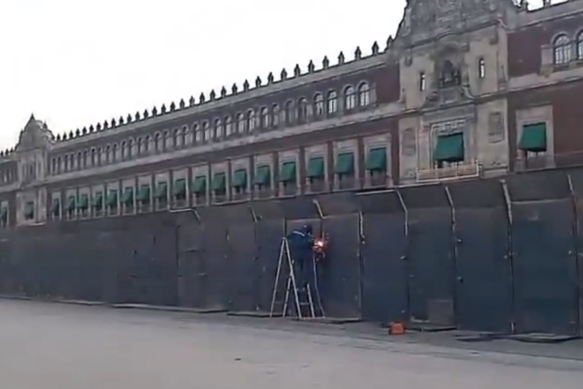 Metal Wall Going Up Around Mexico Presidential Palace