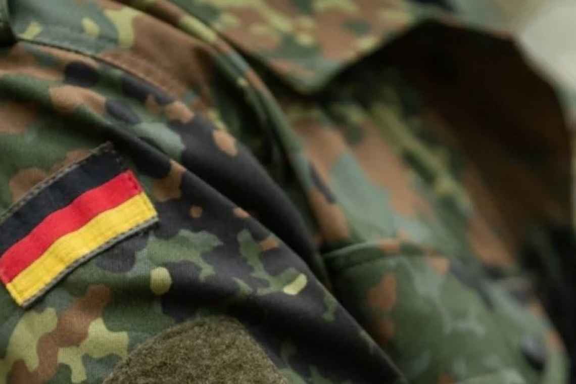 German troops are FLEEING Greenland on orders from Berlin