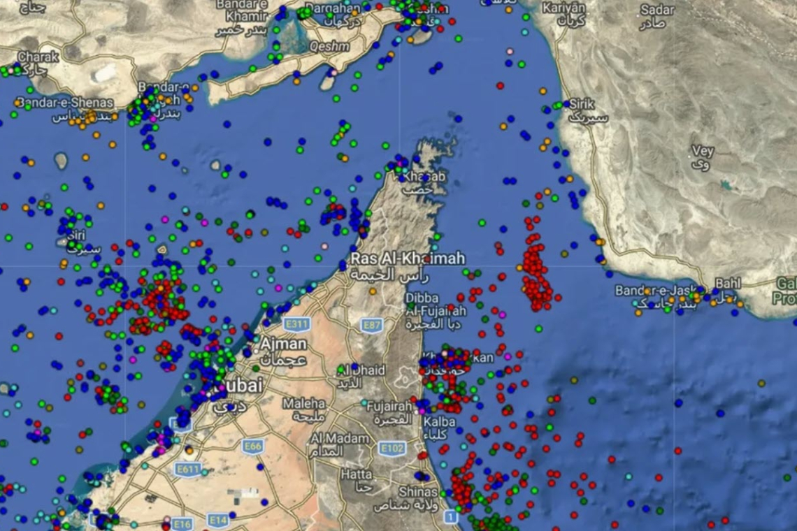 3200 Ships Stranded in Persian Gulf - Running out of Drinking Water and Food
