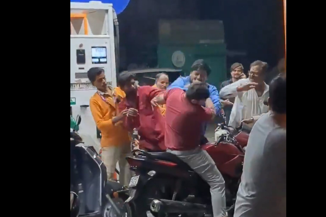 India Fuel Shortage Sparks Long Lines, Fist-Fights